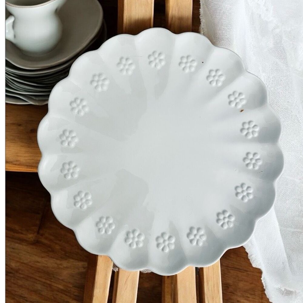NWT White Mellow & Mod 11”D White Ceramic Scalloped Flowers Beautiful Plate READ